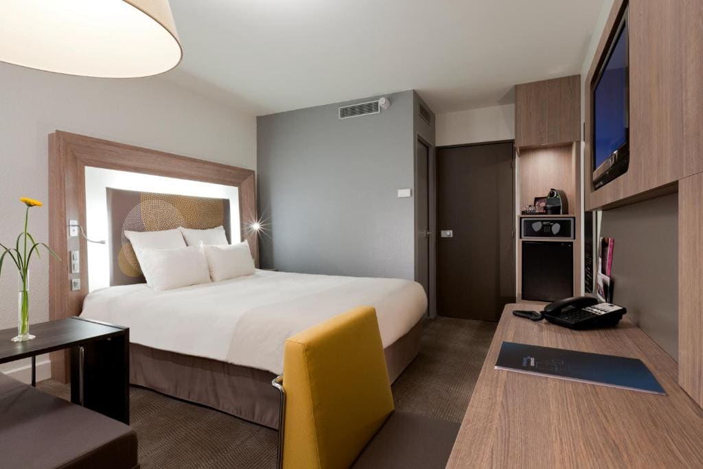 Executive Room with 1 Queen-Size Bed with Eiffel Tower View room - Image 1