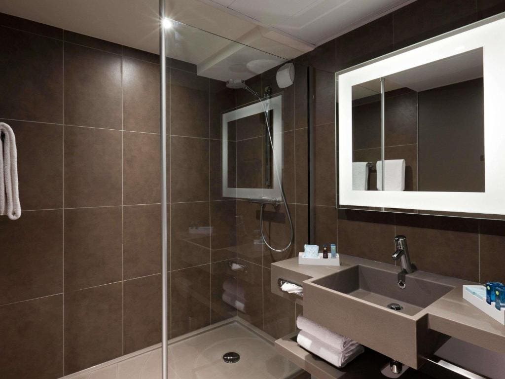 Superior Double Room with Sofa Bed and City View and room - Image 2
