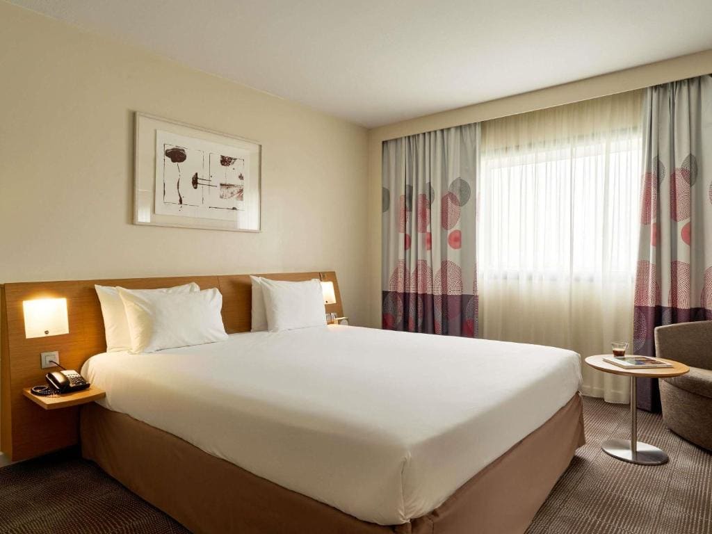Superior Room with 1 Queen bed and single sofa bed room - Image 3