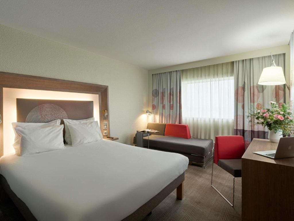 Superior Room with 1 Queen bed and single sofa bed room - Image 1