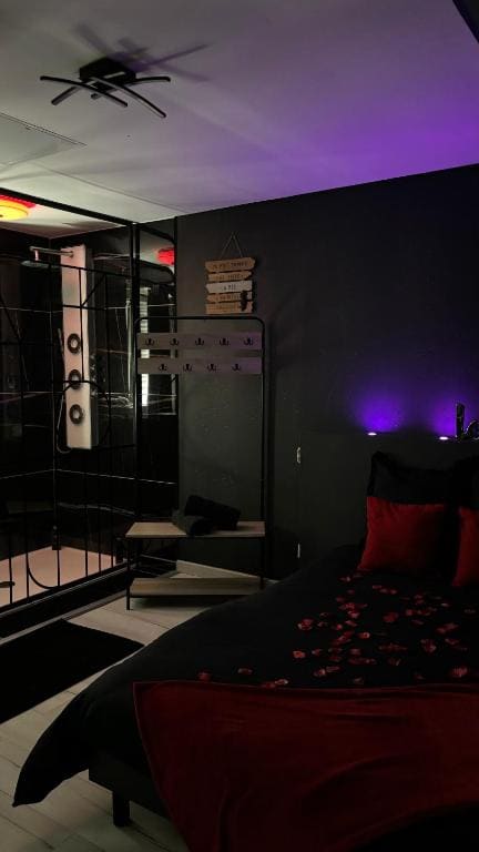 Double Room with Private Bathroom room - Image 3