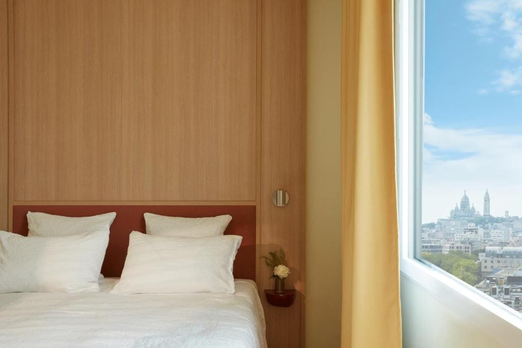 Classic Double Room with Sacré-Cœur view room - Image 1