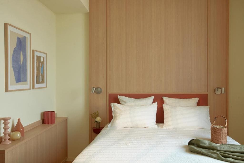Classic Double Room with Sacré-Cœur view room - Image 2