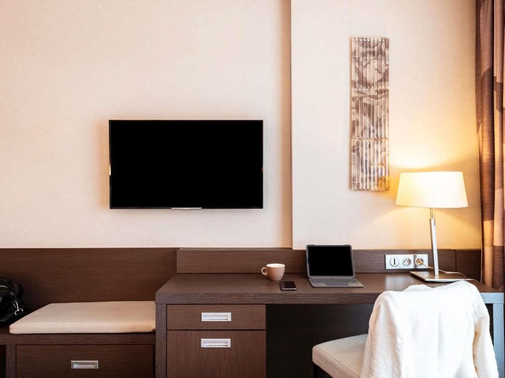 Superior Double Room with Sofa room - Image 3