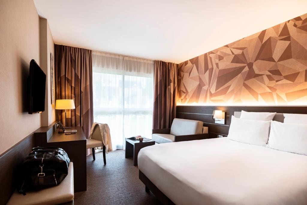 Superior Double Room with Sofa room - Image 2