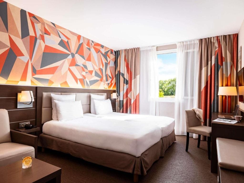 Superior Twin Room with Sofa Bed room - Image 3