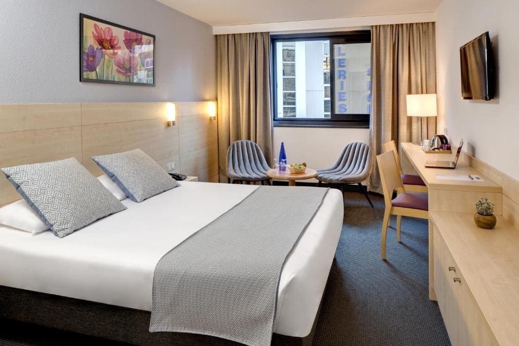 Deluxe Room room - Image 1