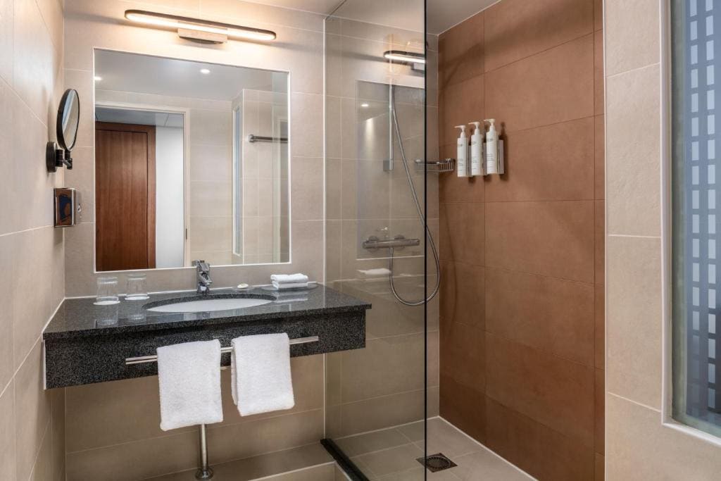 Superior King Room with Breakfast & WiFi room - Image 3
