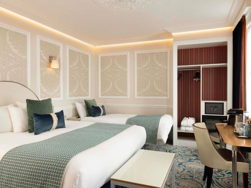 Standard Double Room with Sofa Bed room - Image 2