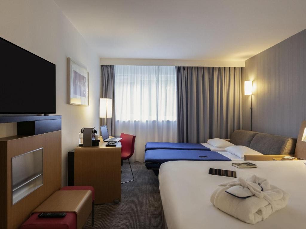Executive Double Room with Sofa Bed room - Image 1