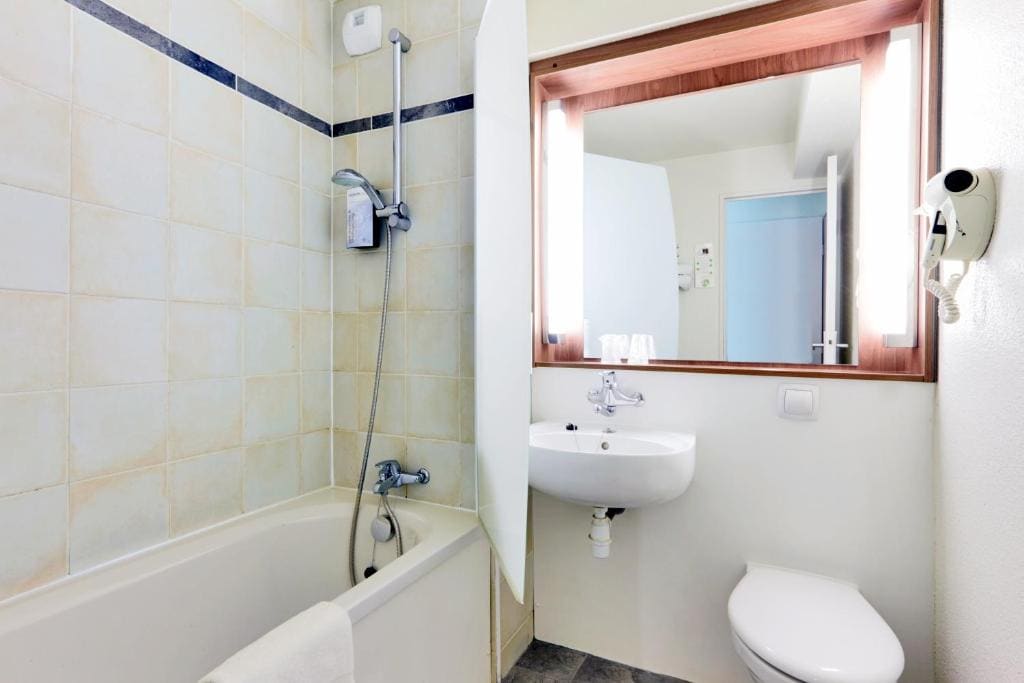 Double Room with One Double Bed room - Image 2