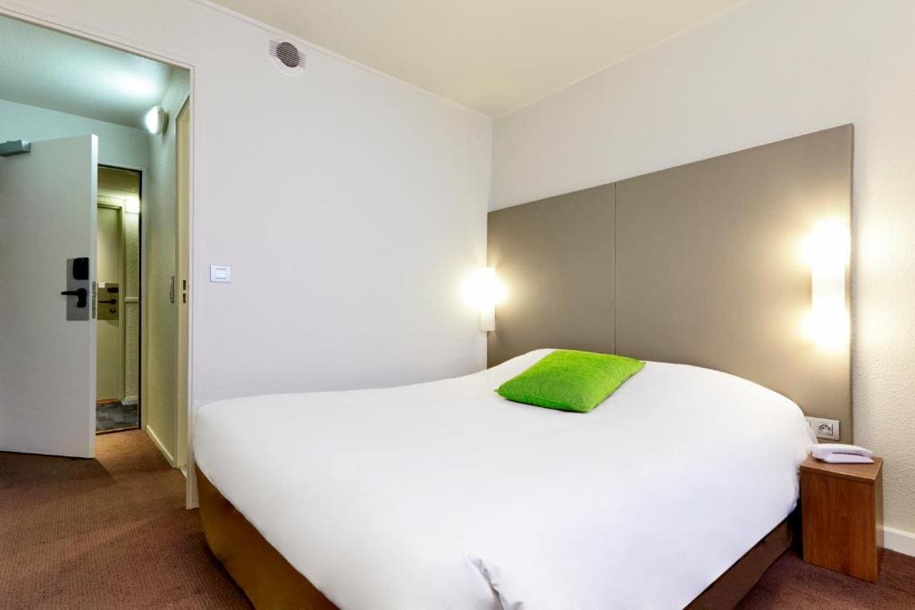 Double Room with One Double Bed room - Image 1