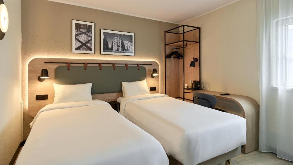 Standard Room - 2 Single Beds 1 Sofa Bed room - Image 1