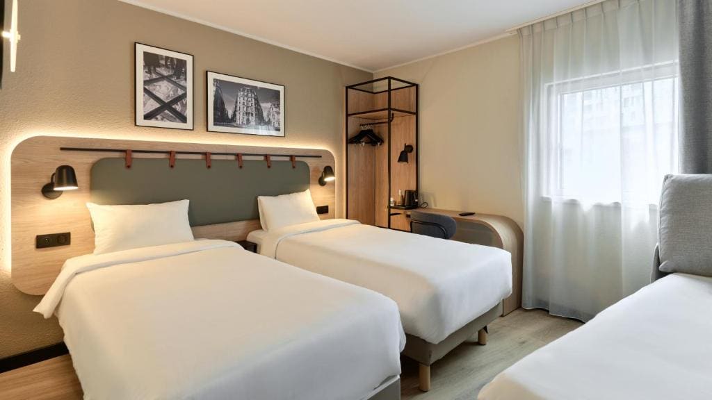 Standard Room - 2 Single Beds 1 Sofa Bed room - Image 3