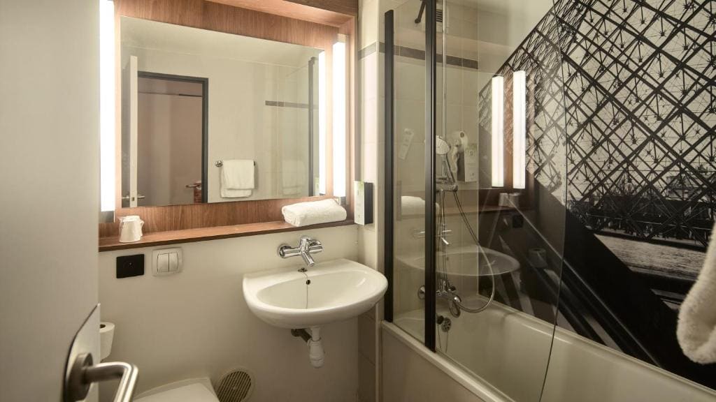 Double Room with One Double Bed room - Image 3
