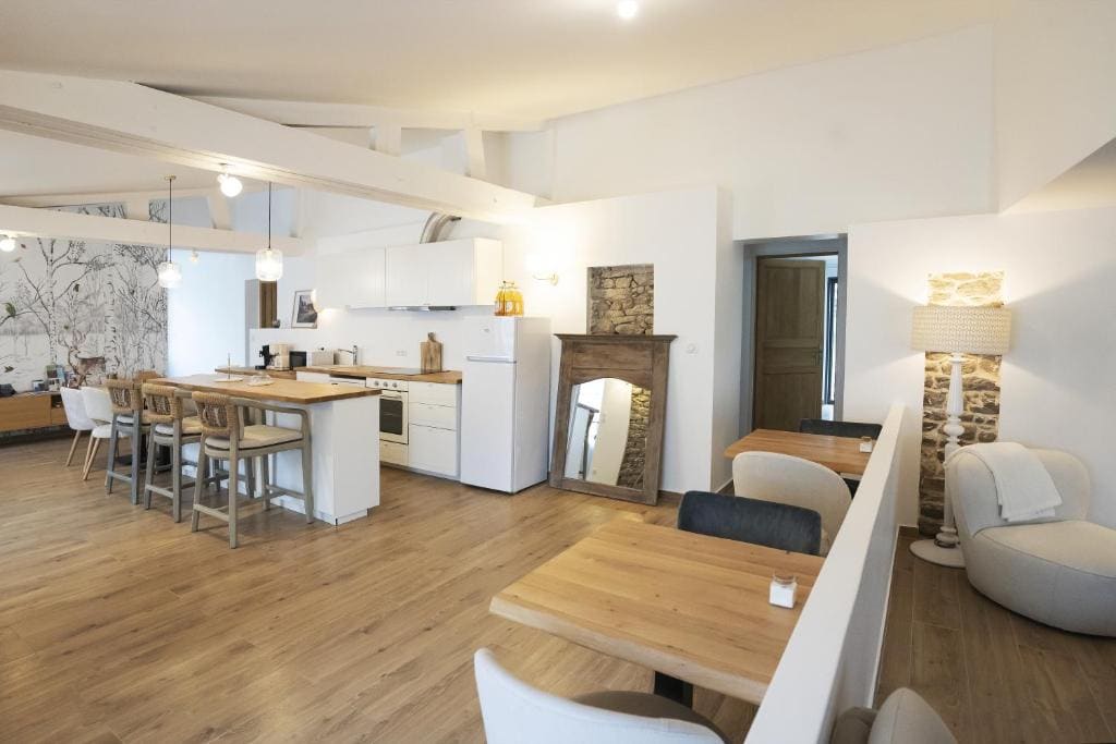 Four-Bedroom House room - Image 3