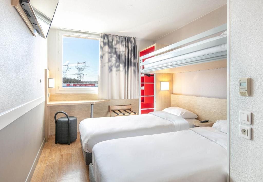 Standard Triple Room room - Image 2