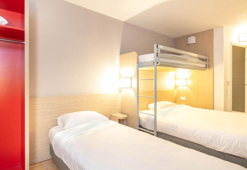 Standard Triple Room room - Image 1