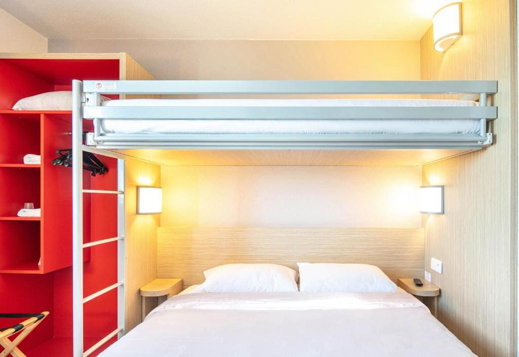 Triple Room with One Double Bed and One Single Bed room - Image 2