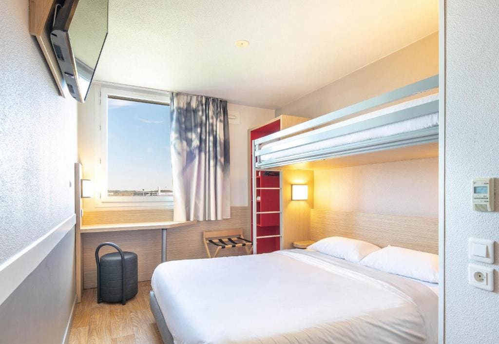 Triple Room with One Double Bed and One Single Bed room - Image 1
