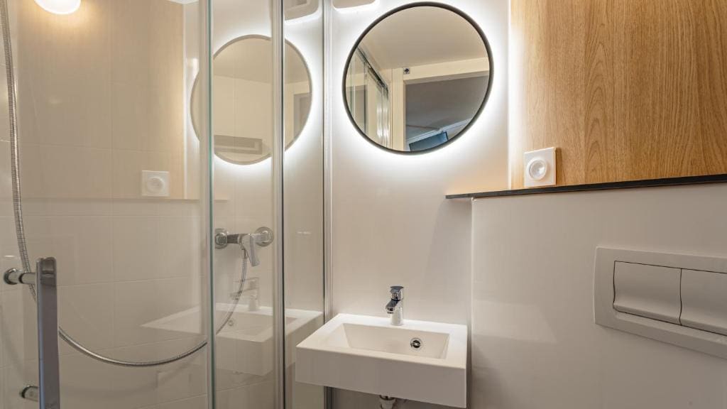 Standard Plus Queen Room with One Queen Bed and One Bunk Bed room - Image 3