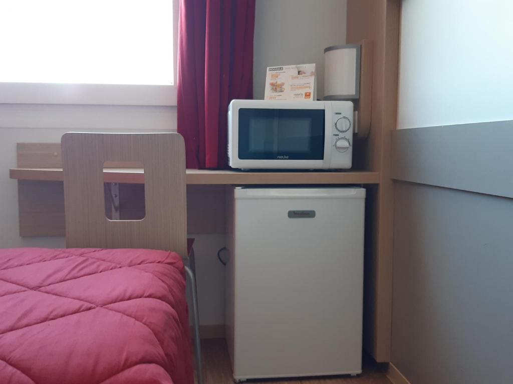 3 Single Beds - Essentiel Plus Room room - Image 1
