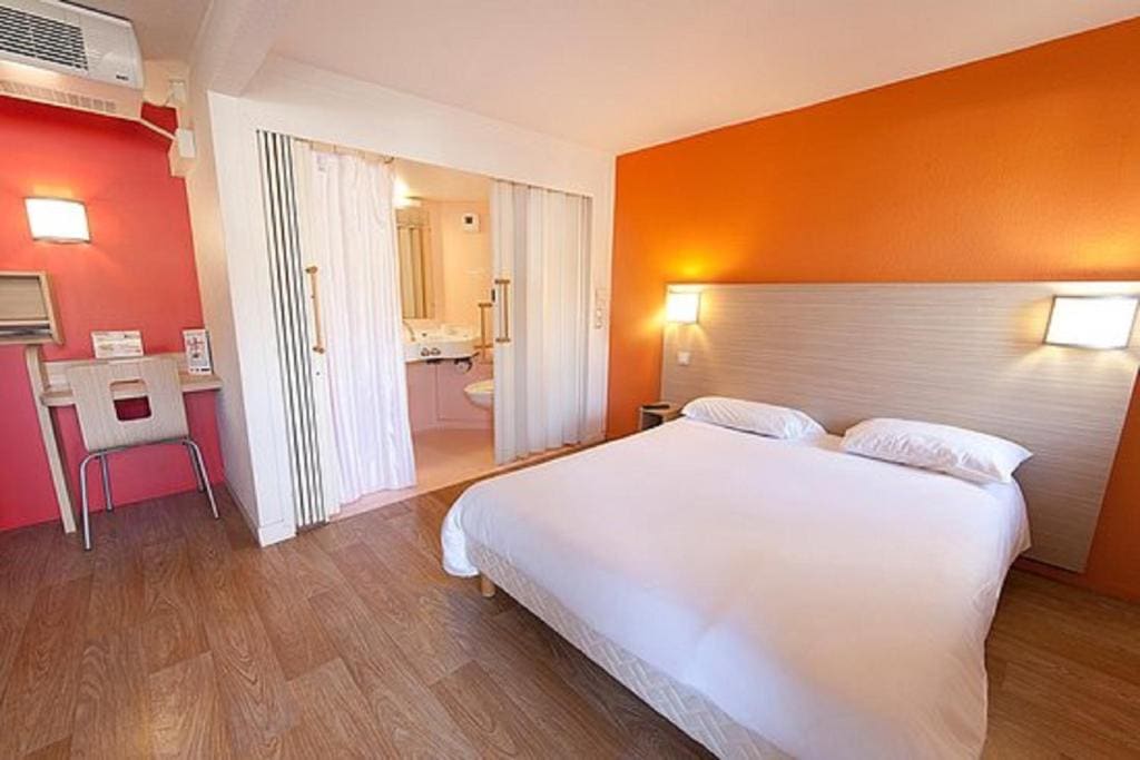 Double Room with 1 Double Bed room - Image 1