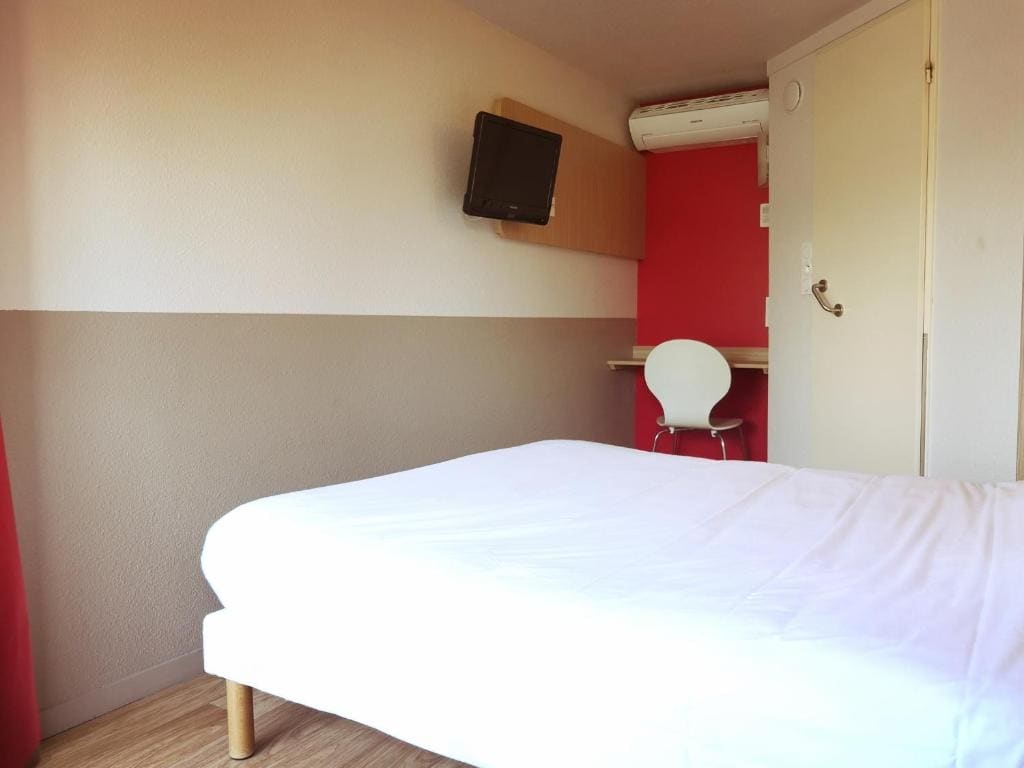 Double Room with 1 Double Bed room - Image 3