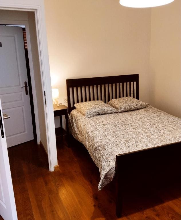 Double Room with Shared Bathroom room - Image 3