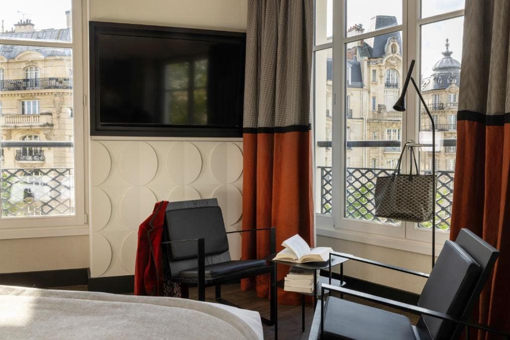 Junior Suite with Eiffel Tower View room - Image 2