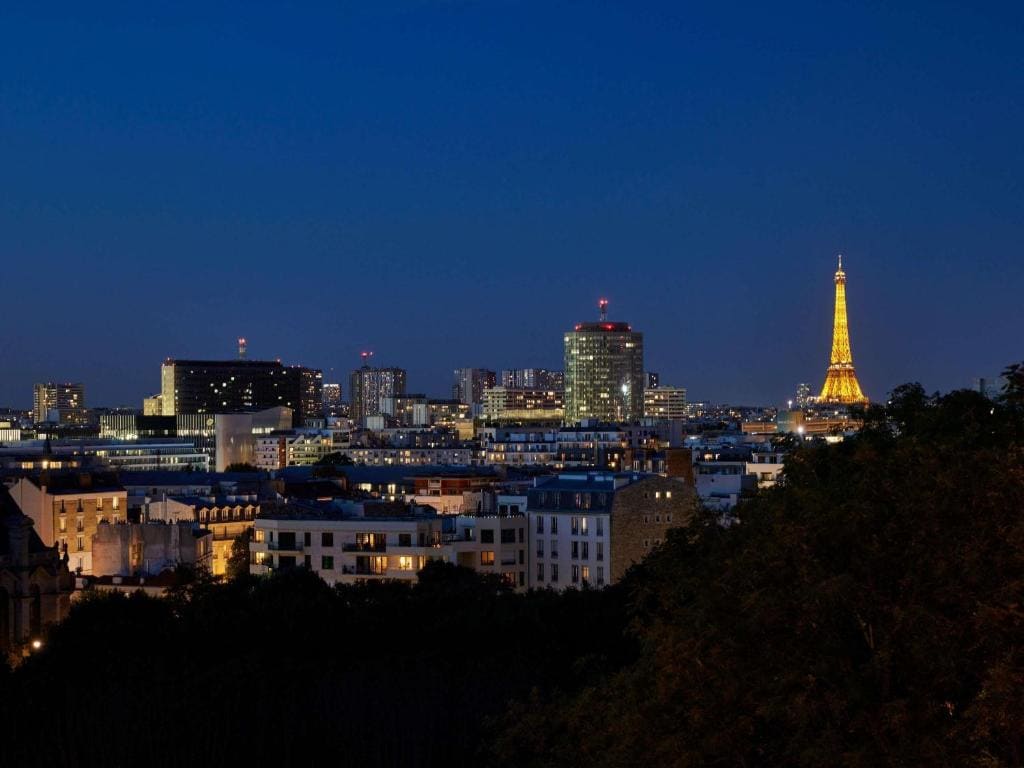 Deluxe King Room - Balcony with Eiffel Tower View room - Image 3