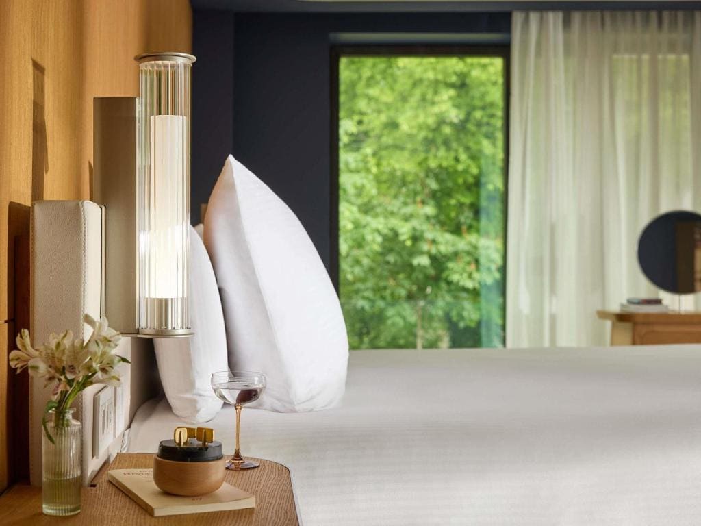 Junior Suite with Double Bed and Eiffel Tower View room - Image 3