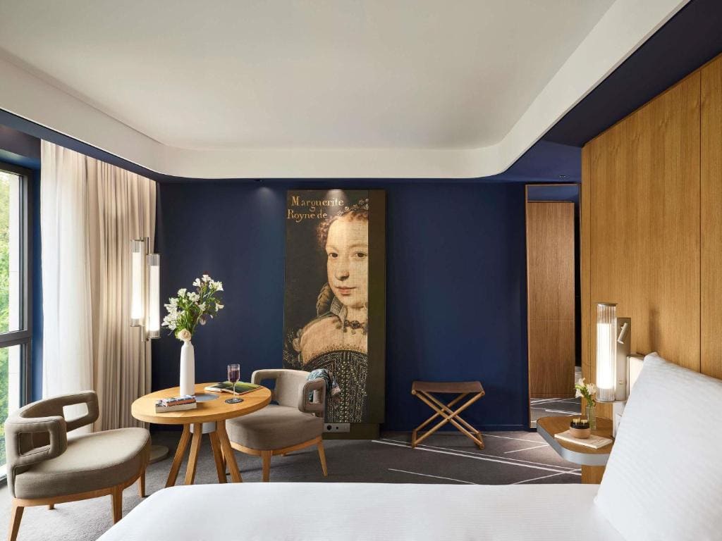 Junior Suite with Double Bed and Eiffel Tower View room - Image 1