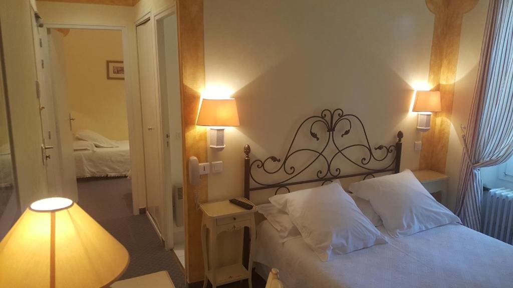Superior Quadruple Room room - Image 2