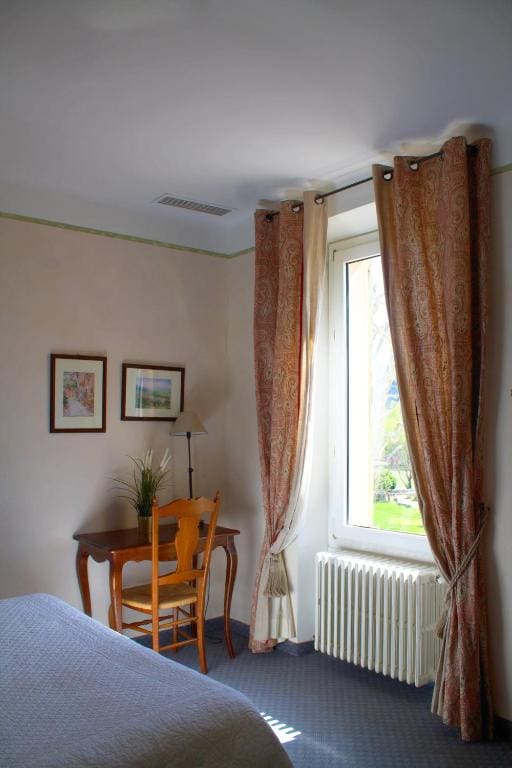 Superior Queen Room room - Image 3
