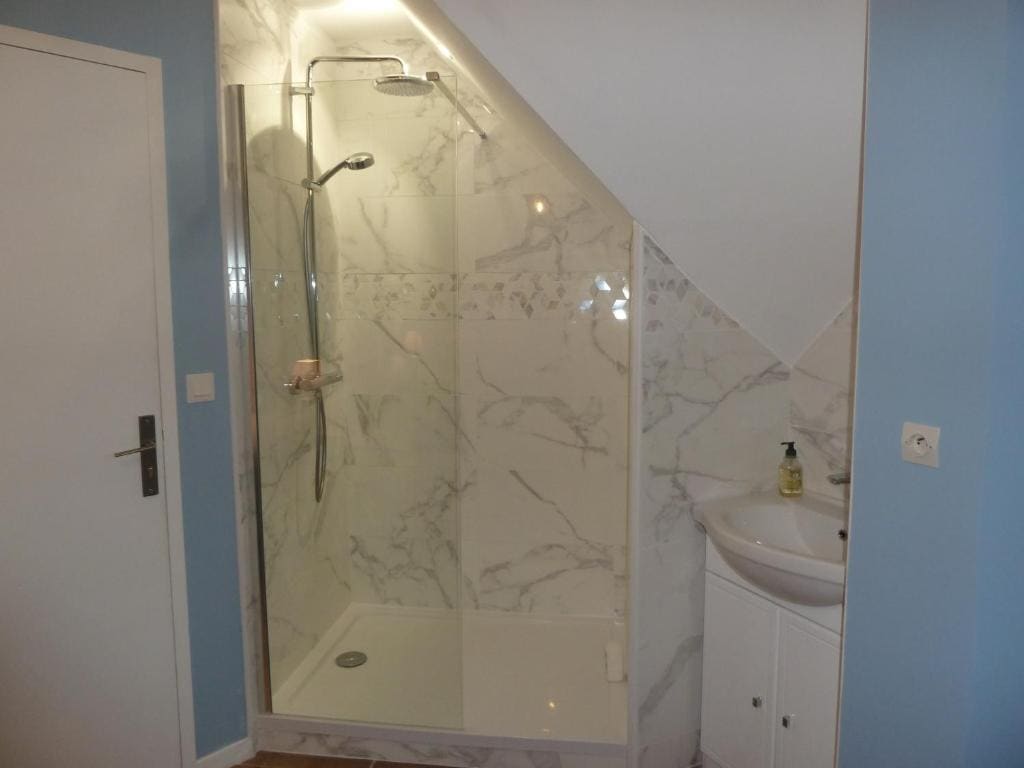 Double Room with Private Bathroom room - Image 3