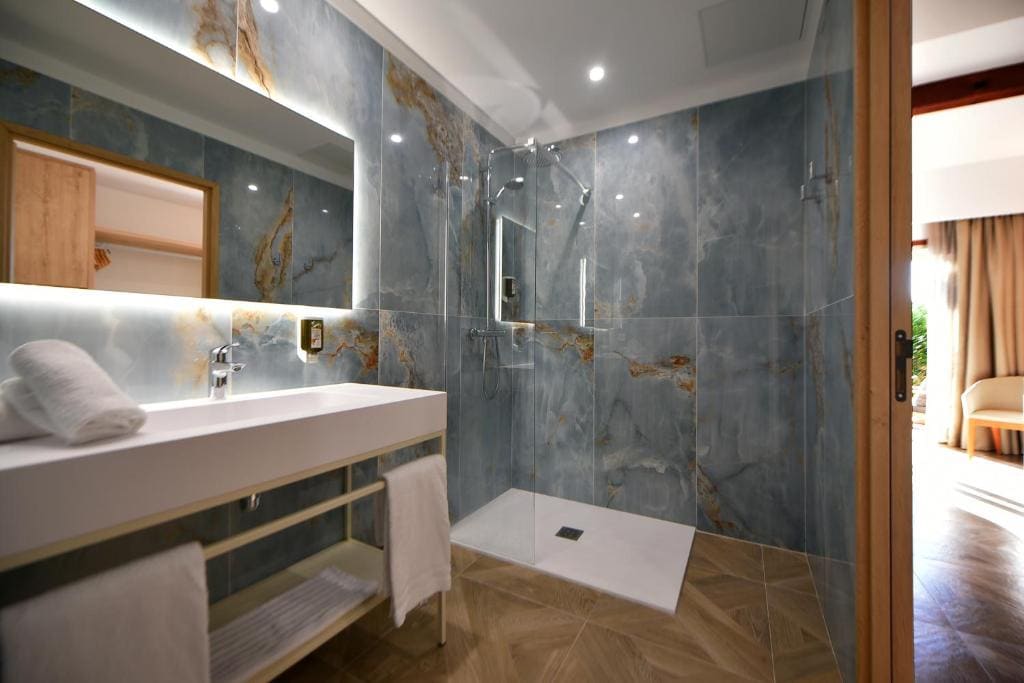 Privelege Room with Sea View and Terrace room - Image 1