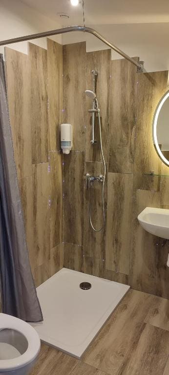 Standard Double Room with Velux room - Image 3