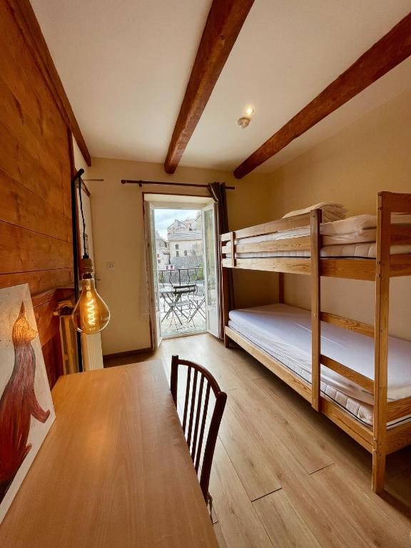Family Room with Balcony room - Image 2