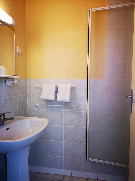 Double Room with Pool View room - Image 1