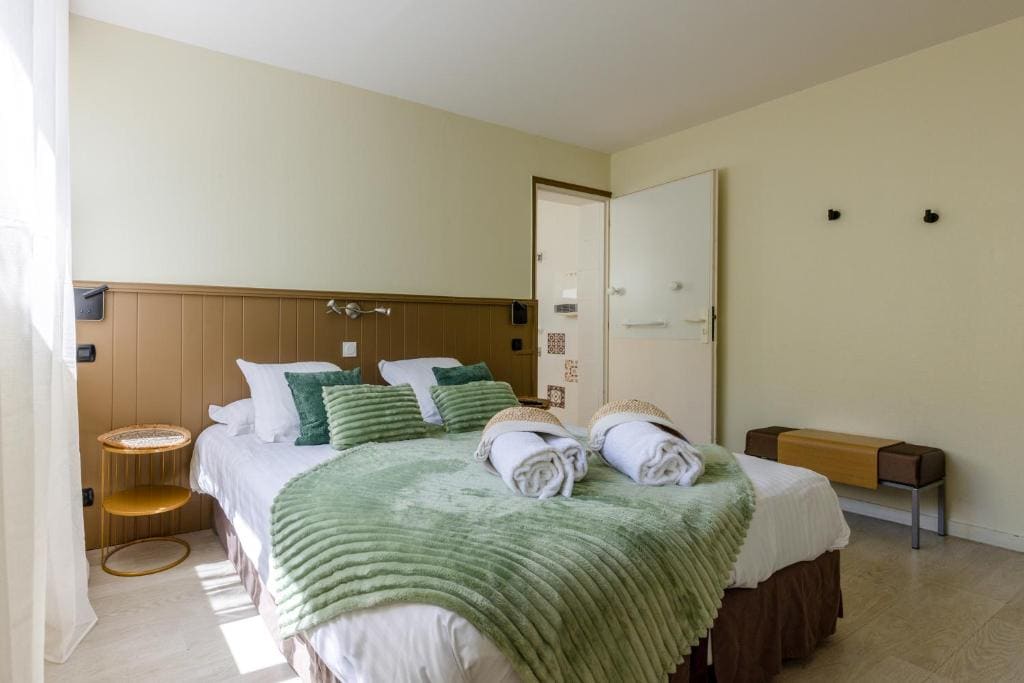 Twin Room Garden view - Disability Access room - Image 1