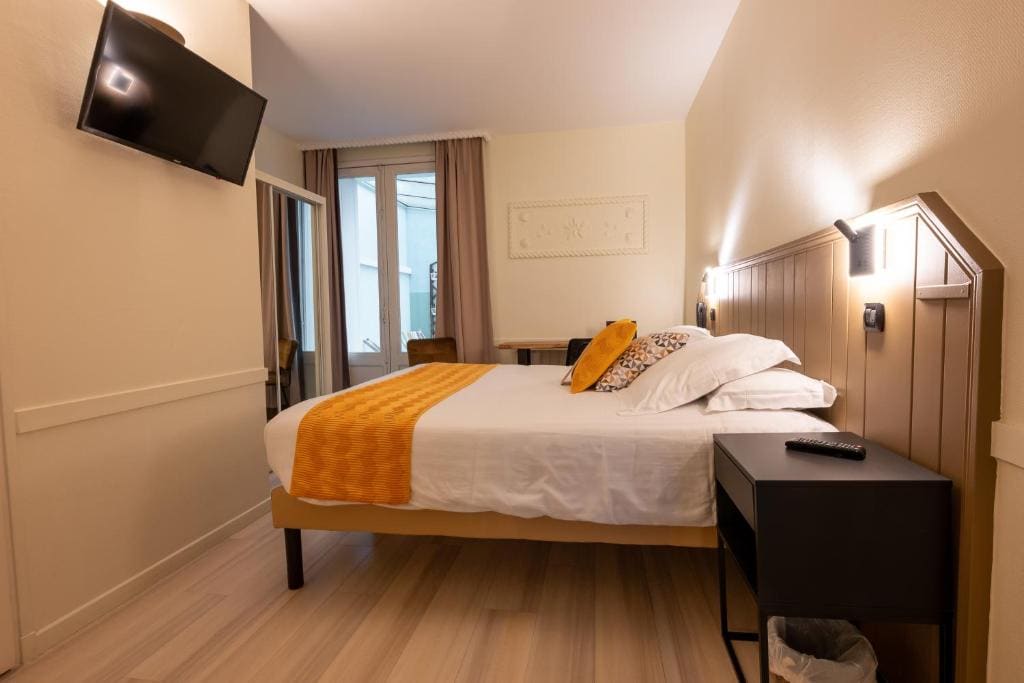 Double Room with Garden View and Terrace room - Image 3