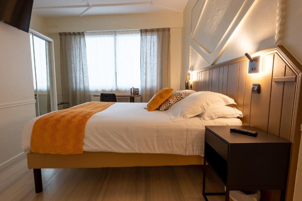 Double Room with Sea View room - Image 1