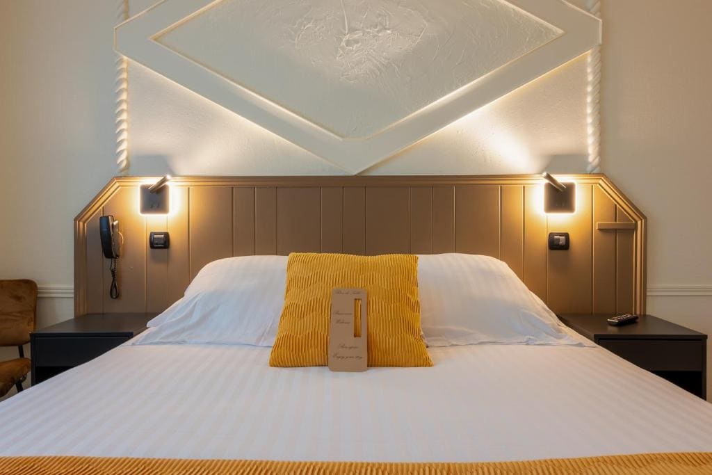 Double Room with Sea View room - Image 3