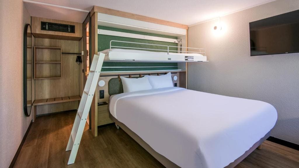 Standard Room - 1 Queen Bed 1 Bunk Bed room - Image 1