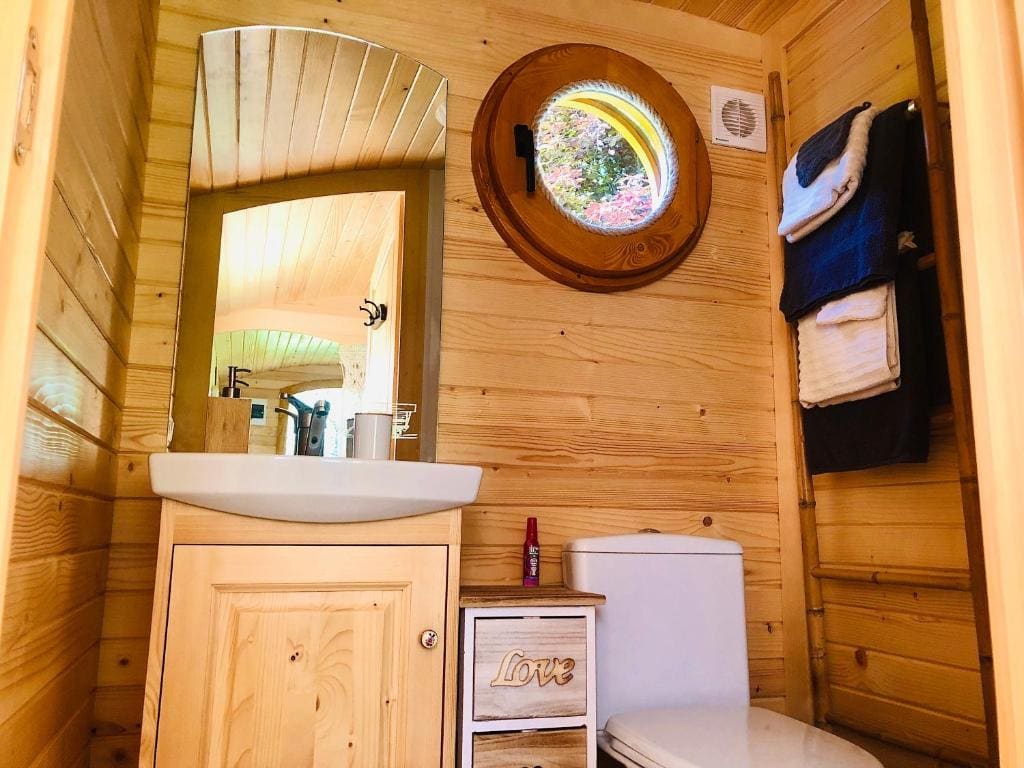 Mobile Home room - Image 1