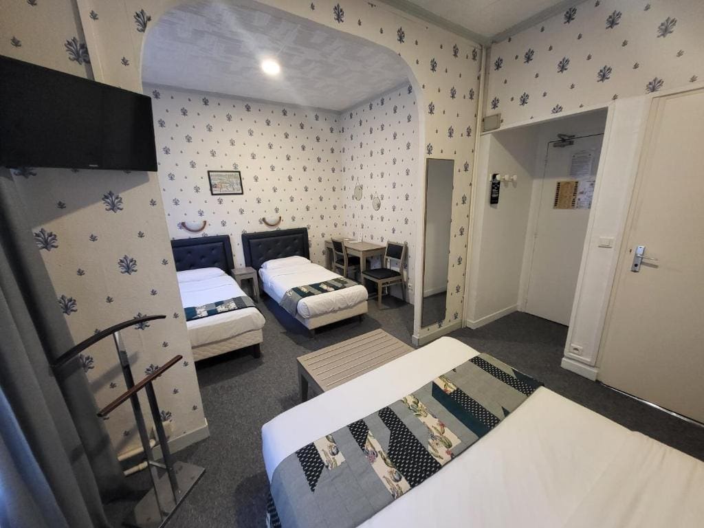 Family Room room - Image 2