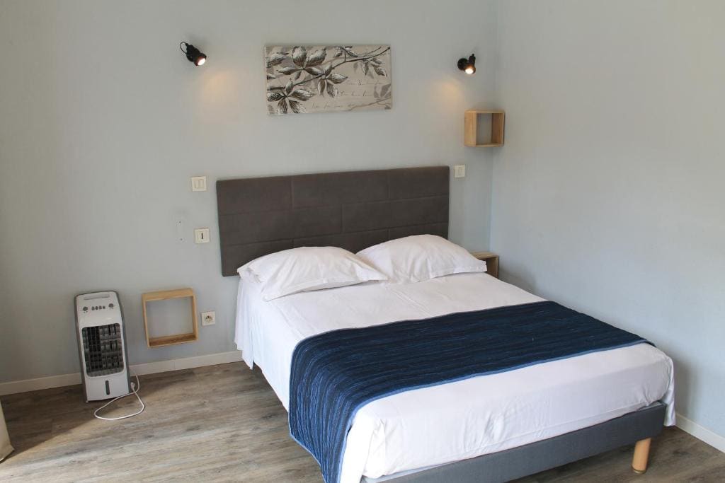 Classic Triple Room room - Image 2
