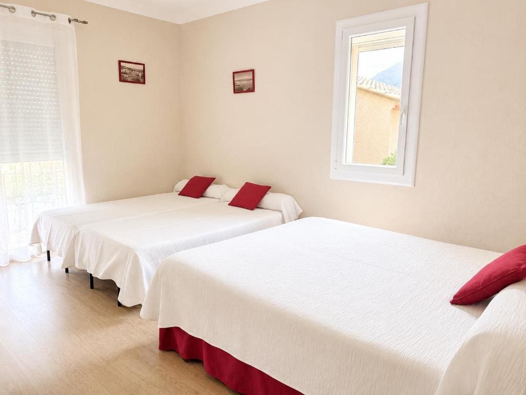 Quadruple Room with Balcony room - Image 2