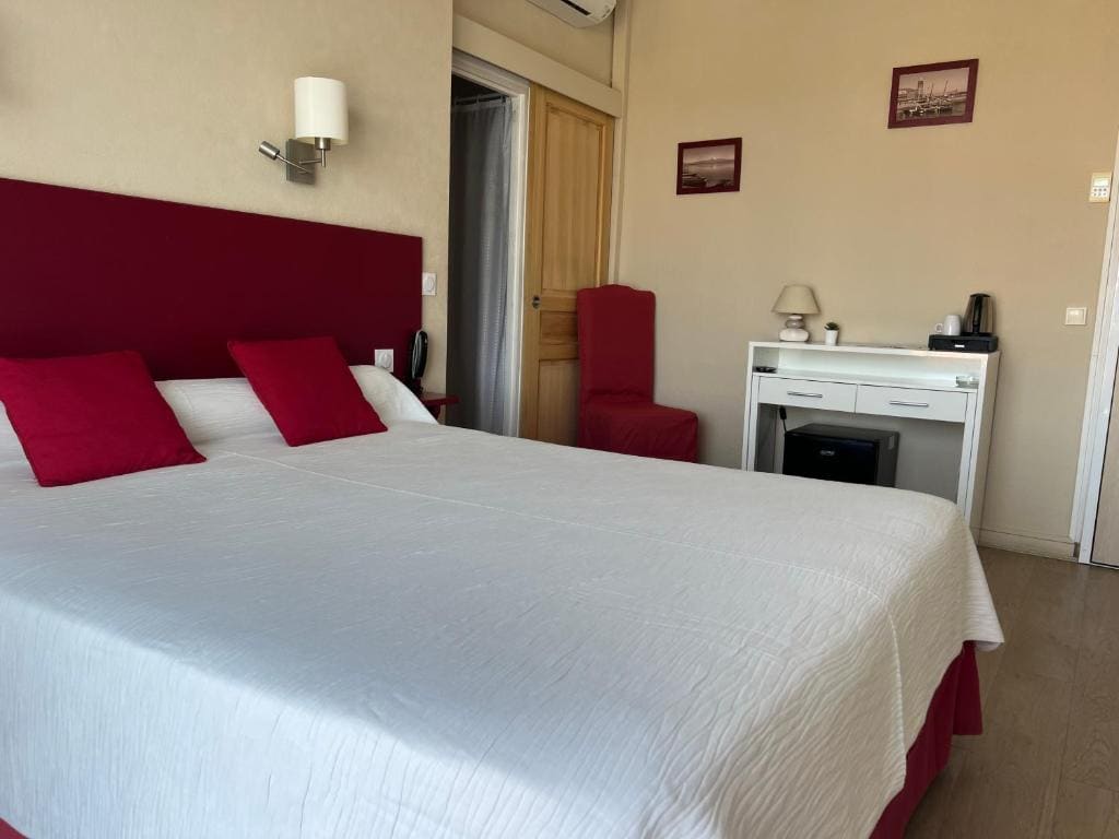 Superior Double Room room - Image 3